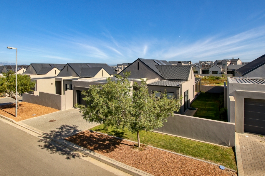 3 Bedroom Property for Sale in Aan de Wijnlanden Western Cape